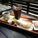 Kohi Jikabaisenno Mise Fujidana - 「コーヒーセット (700円)」と「アイスコーヒー (450円)」