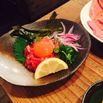 万両 - ユッケが！ユッケが！おいしい