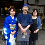 江戸そば 梅の木 - 演歌歌手「山口瑠美」さん（テイチク）と店主ご夫妻です。