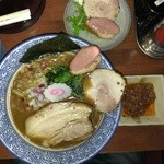 麺や而今 - 煮干しの極清湯＆ミックスチャーシュー＆花椒とカルダモン香る特製XO醤(2015/5)