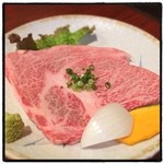 牛新 - 常陸牛のリブアイ。マキは脂のとろけ具合と甘さがGOOD。芯は噛み締めた時の食感と旨味の広がりがNICEでした。