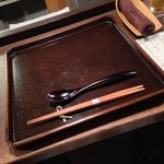 祇園ろはん - この箸が使いやすい。先の細い繊細な竹箸。