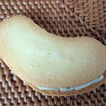LAWSON - 料理写真:『東京ばな奈レーズンサンド』1,393円