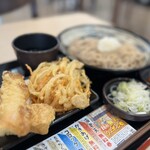 ゆで太郎 もつ次郎 - 料理写真:デフォルトのかき揚げと、クーポン券のちくわ天。