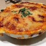 茄子和馬蘇裡拉乳酪的奶汁烤菜 (番茄醬)