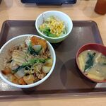 すき家 - 料理写真:すきやき牛丼(並盛)+つゆだく+ねぎだく サラダランチセット 890円⇒840円 ♪