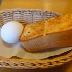 コメダ珈琲店 - 料理写真:山食パンとゆで玉子