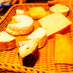 遠藤利三郎商店 - 選べるチーズ盛り合わせ。この中から3種選びます(単品不可)