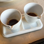 STEAK HOUSE - 左からシャリアピン（玉ねぎと醤油）と信州味噌（味噌とガーリック）のソース