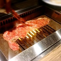 焼肉 ジャンボ はなれ - 野原焼きのサーロインスライス