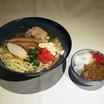 中村商店 - 料理写真:ムラショウそば（三枚肉、てびち、ゆしとうふ、ミニカレー）900円