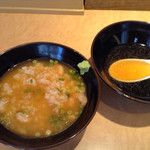 仙臺 自家製麺 こいけ屋 - 冷やしとあったかスープ両方でお茶漬け実食
      温かいスープが余計に海老の香りたちますね。