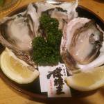 いのっ八 - 秀逸の生ガキ。特製ポン酢が最高です。