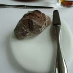 モダンフレンチ 「コラージュ」 - パンは料理に応じて提供