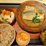 大戸屋 - 料理写真:鯖の味噌煮セット、五穀米変更、ミニ蒸し鶏のもろみ醤油香味ねぎダレ追加