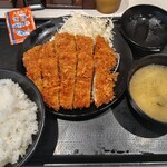 松のや - 料理写真:ダブルロースカツ定食（ご飯大盛り無料）クーポン利用で690円