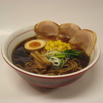 Kanazawa Eito Kicchin - 徳光黒ラーメン　６７０円　　見た目は黒いが、コクのあるスープですので、一度食べたら病みつきにまります。是非ご賞味下さい。