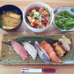 握り5貫と漬けバラちらし小丼