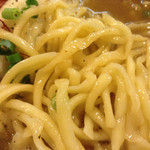 ラーメン スミス - 麺は同じ太さでももうちょい加水低めで食べてみたいかな…
      スープ相性は低下水細麺もありですね。