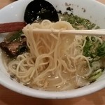 Hakata Ramen Genkotsu - 麺リフト！
