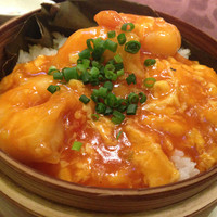 ホテルオークラ 中国料理「桃花林」 日本橋室町賓館 - エビチリのせいろ蒸しご飯
