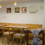 イシノナカ - テーブル席など