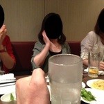 相席屋 - 美人ＯＬ三人組。本人たち未承認のためお許しを。こういう店にも美人が来るという事実に希望があるかも～、若者たち、頑張れ♪