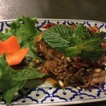 タイランド - 海老とレモングラスの和え物。