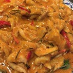 タイランド - レッドカレーに鶏肉炒め。