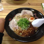 麺屋 ななつ星 - 私のグーが小さいのではなく、丼とレンゲがでかいのです