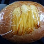 ロアール - チーズパン (110円)