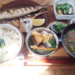 食事と図書 雨風食堂 - 