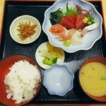 Mame - 刺身定食 (950円 8%込) ご飯半分オーダーモノ