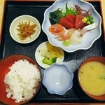 刺身定食 (950円 8%込) ご飯半分オーダーモノ