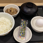 松屋 - 料理写真:Wで選べるたまごかけごはん 生玉子〈ミニ牛皿〉(並)＋焼きのり