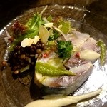 クロッキオ - 厚切り過ぎるくらいの見事な分厚さが特長で、新鮮なサバを軽くスモーク！酸味とケッパーがいい仕事をしています。