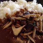 欧風カレー工房チロル - きのこをトッピングしました〜❤︎