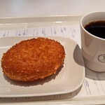 ヴィ・ド・フランス - 料理写真:カリカリチーズカレーパン/コーヒーセット:600円