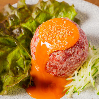 たれ焼肉のサイドメニューと言え牛ユッケ！