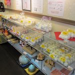 洋菓子処 ましゅまろ亭 - ましゅまろが並ぶ店内。