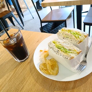 リバー アンド グリーン カフェ_0