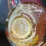 池袋パルコ コリアンBBQビアガーデン - レモンビールを上から見る
