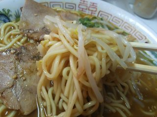 ラーメン専門店 藤原来々軒 - モヤシをからめて食べるとちょうどいい塩加減