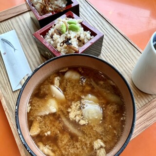 Tom's cafe_1