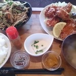 フルカワ食堂 - ハーフ＆ハーフ(唐揚げ、ニラレバ)900円なり(^^)d