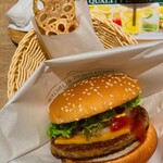 フレッシュネスバーガー - 料理写真:クラシックチーズバーガー&れんこんフライ
