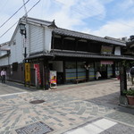 ロマネスク５号館 - 交差点の角にあります