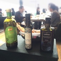 ピャチェーレ - 三種のオリーブオイルから選択✨私は右側の1番濃いLORENZOを❤︎