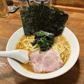神楽坂家系ラーメン モンタナ_0
