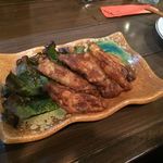 炭火焼鳥 かわ八 - ピリ辛手羽先